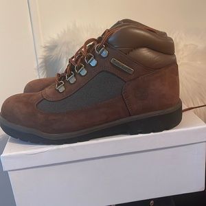 Boys /youth gently used boots